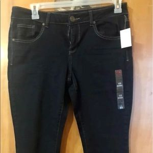 Juniors low rise skinny jeans size 15 short